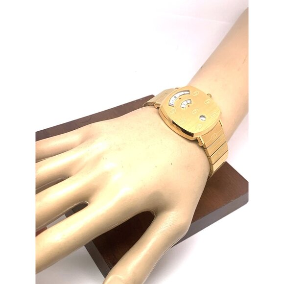 Gucci Unisex Watch YA157403 Grip Swiss Quartz Jump Hour Dial Gold Steel 35mm - Picture 5 of 14